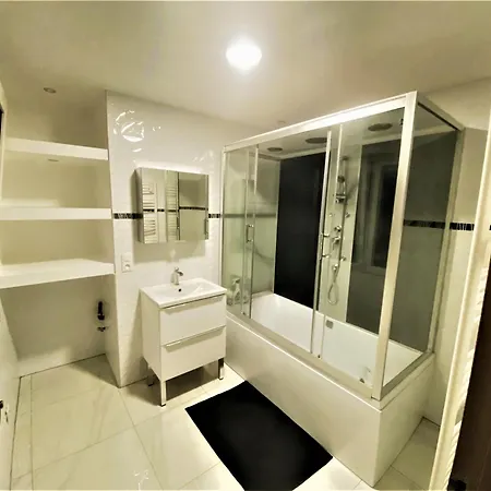 V1 - Chambre Triple Avec Salle De Bains Privee- 5 Minutes Du Luxembourg Hotel Villerupt