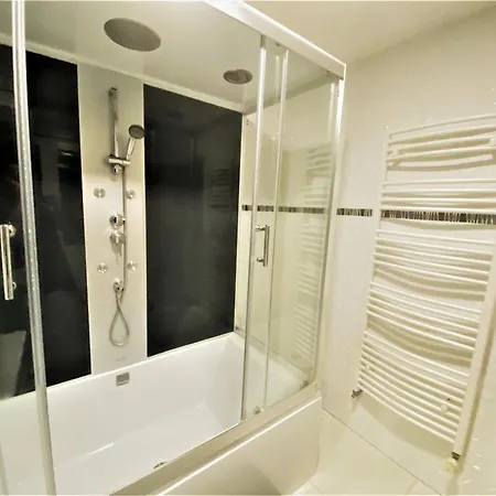 Privatunterkunft V1 - Chambre Triple Avec Salle De Bains Privee- 5 Minutes Du Luxembourg