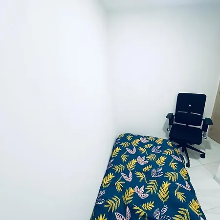 Privatunterkunft V1 - Chambre Triple Avec Salle De Bains Privee- 5 Minutes Du Luxembourg *