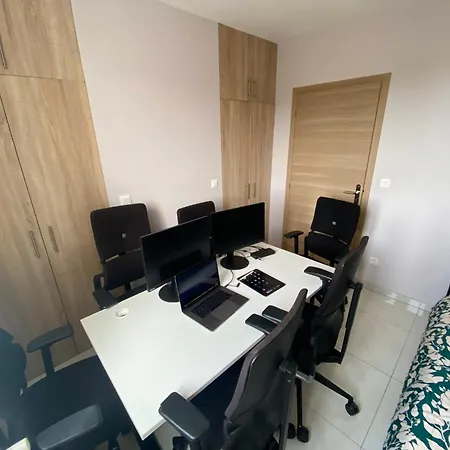 V1 - Chambre Triple Avec Salle De Bains Privee- 5 Minutes Du Luxembourg *