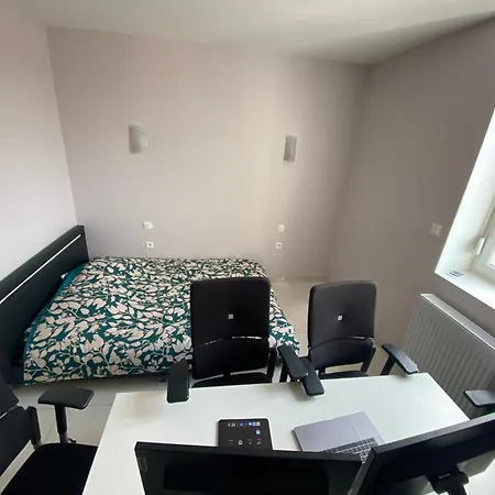 Privatunterkunft V1 - Chambre Triple Avec Salle De Bains Privee- 5 Minutes Du Luxembourg