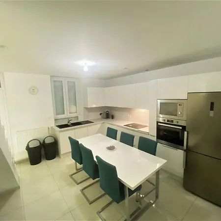 V1 - Chambre Triple Avec Salle De Bains Privee- 5 Minutes Du Luxembourg