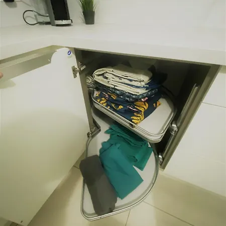 V1 - Chambre Triple Avec Salle De Bains Privee- 5 Minutes Du Luxembourg Hotel