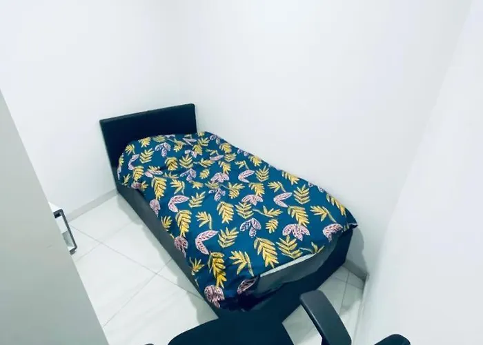 V1 - Chambre Triple Avec Salle De Bains Privee- 5 Minutes Du Luxembourg Hotel *