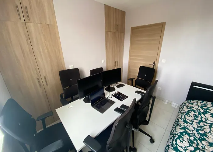 V1 - Chambre Triple Avec Salle De Bains Privee- 5 Minutes Du Luxembourg *