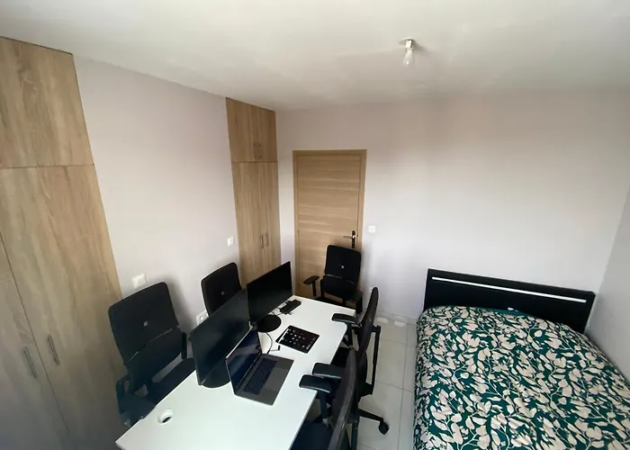 V1 - Chambre Triple Avec Salle De Bains Privee- 5 Minutes Du Luxembourg Hotel Villerupt